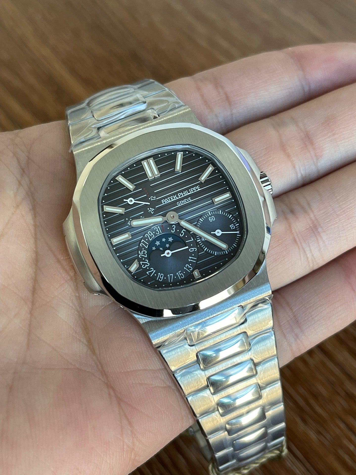 Patek Philippe Nautilus 1:1 replica high imitation watch 5712/1A-001 watch