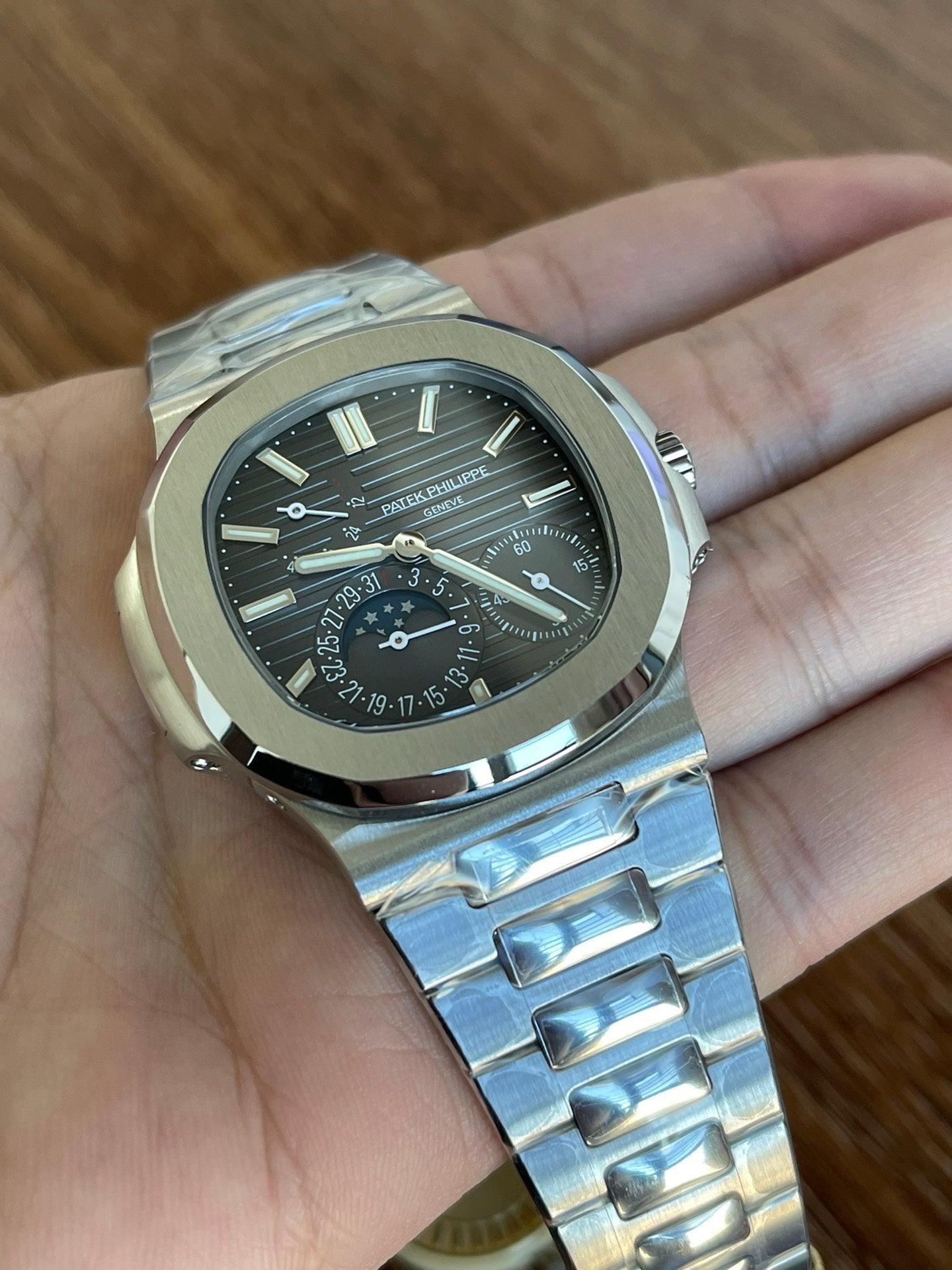 Patek Philippe Nautilus 1:1 replica high imitation watch 5712/1A-001 watch