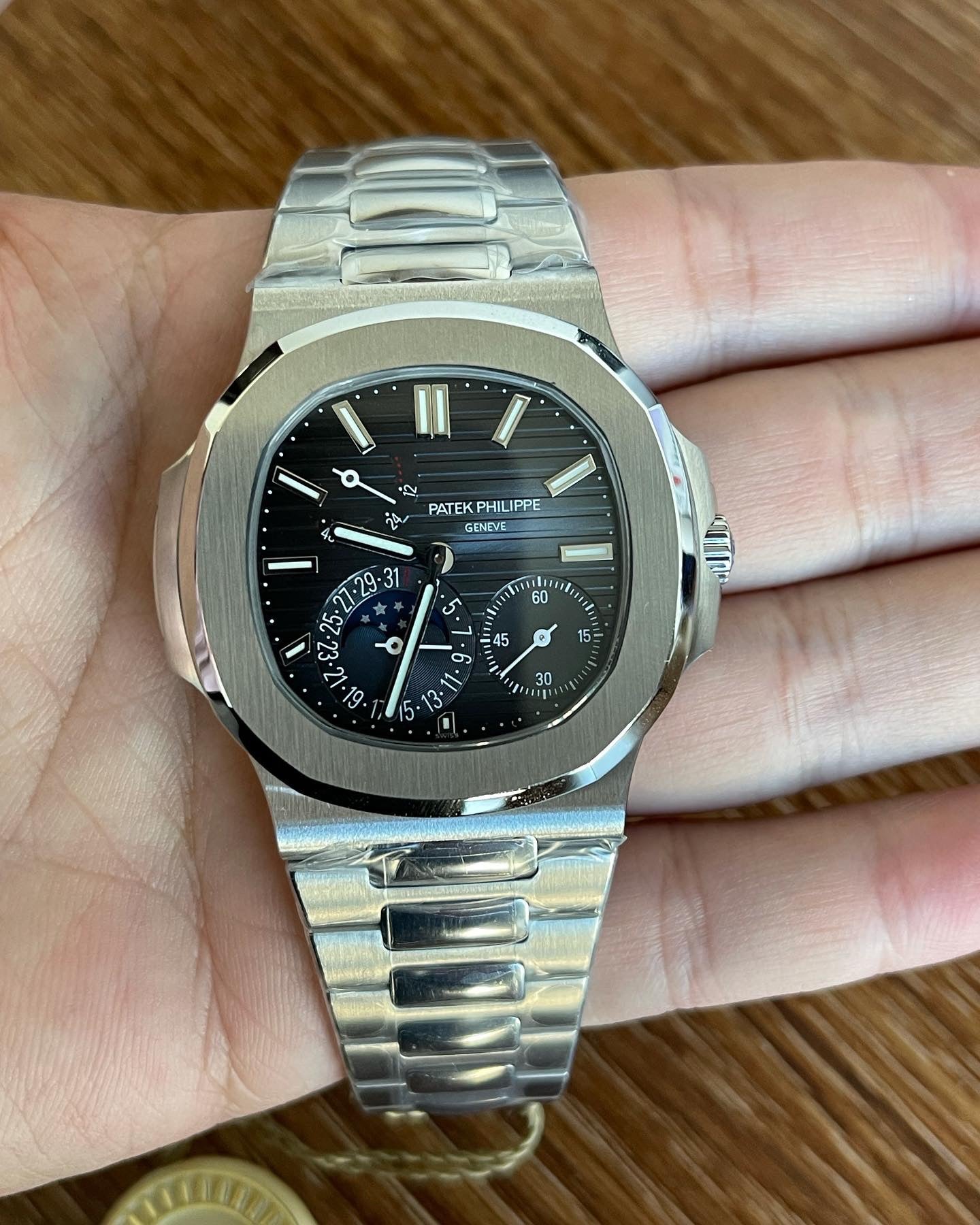 Patek Philippe Nautilus 1:1 replica high imitation watch 5712/1A-001 watch